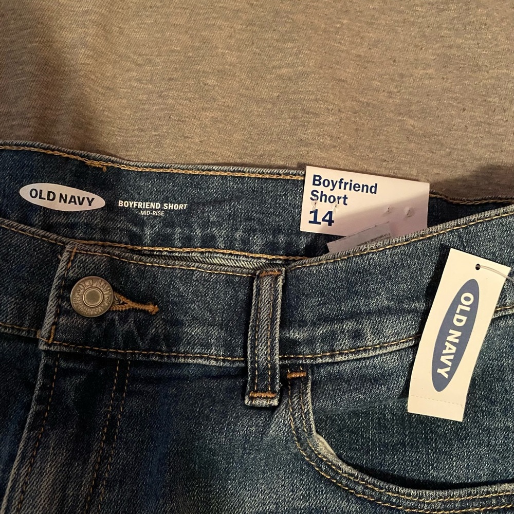 Old Navy Jean Shorts NWT - Picture 3 of 5